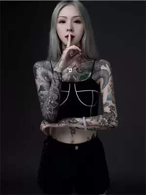 妈妈遇害后被变成了猫娘